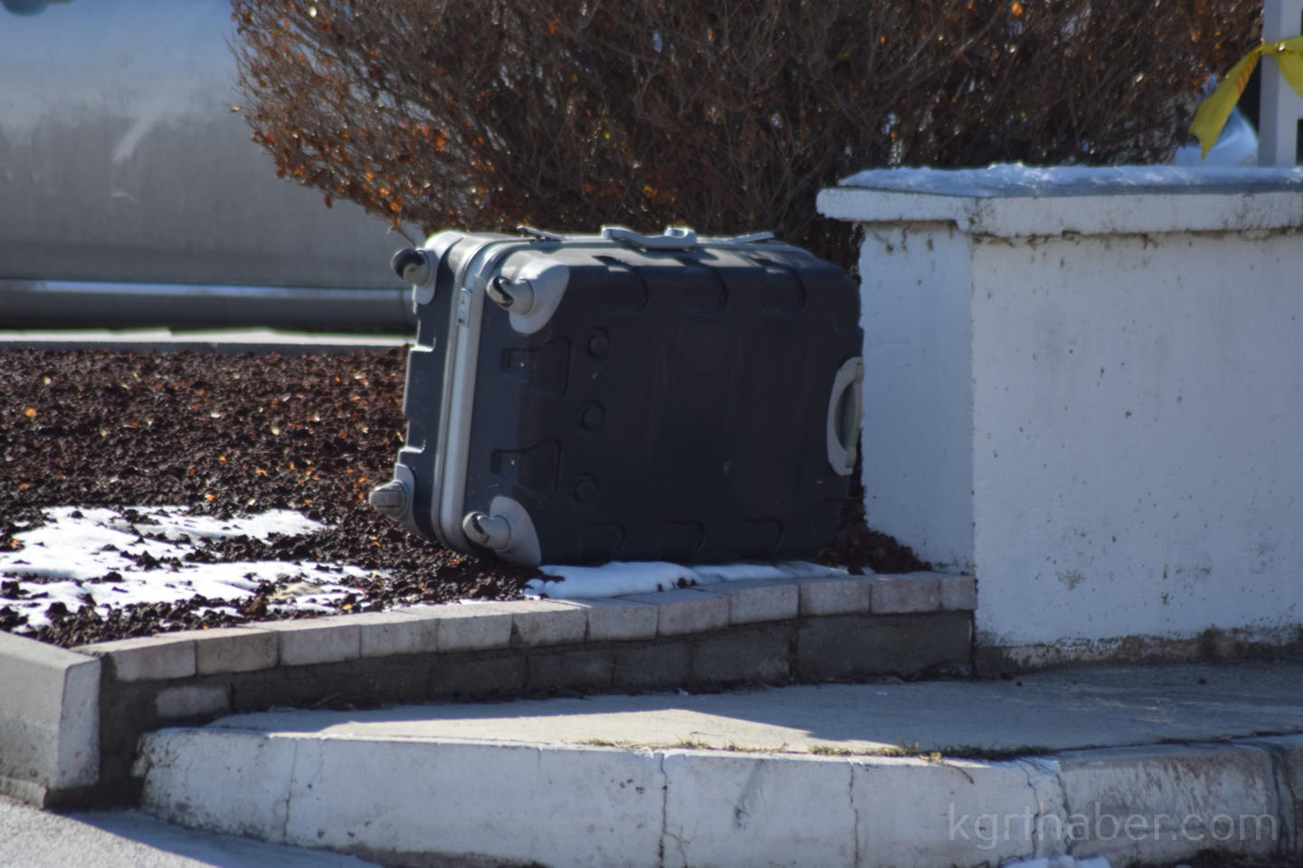 Supheli Valiz Boyle Patlatildi Bakin Ne Cikti9