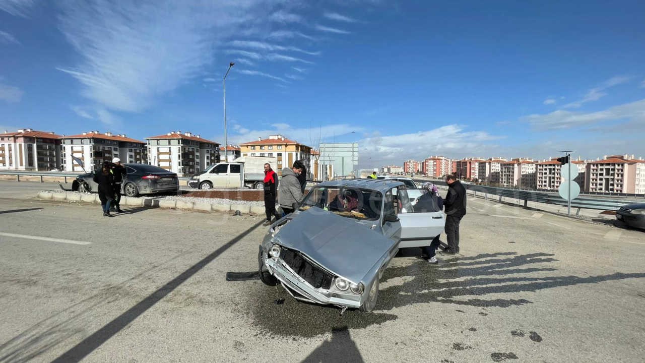 Ters Yone Giren Arac Kazaya Sebep Oldu7