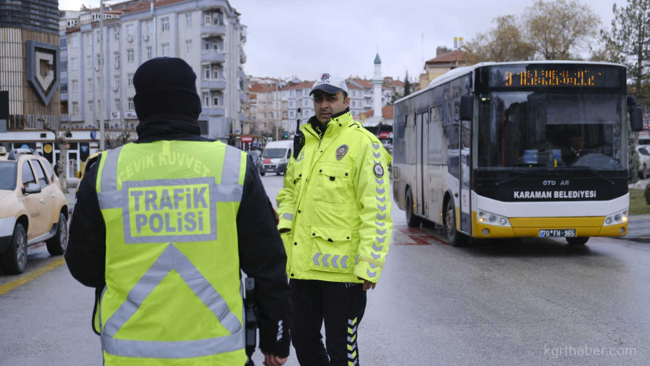 Trafik Polisinden Yurekleri Isitan Uyari1