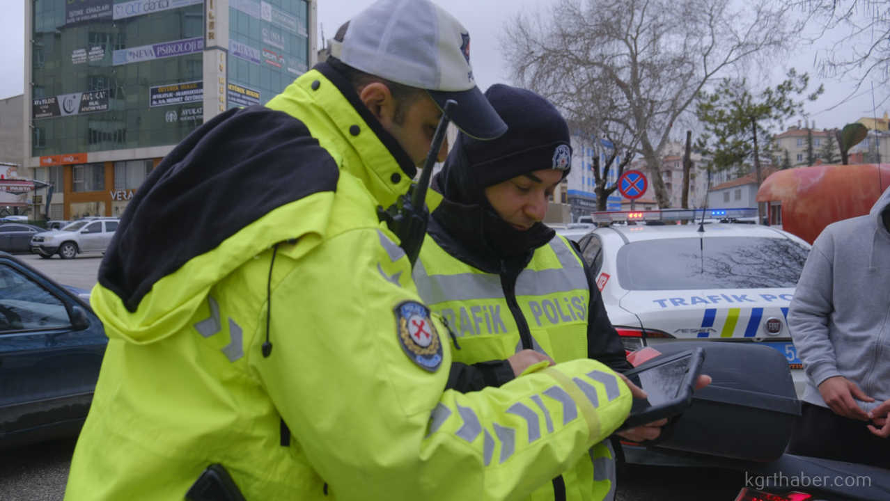 Trafik Polisinden Yurekleri Isitan Uyari10