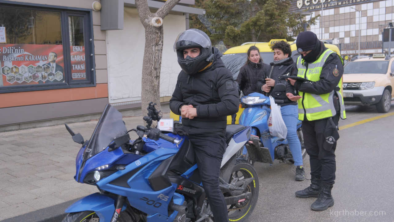 Trafik Polisinden Yurekleri Isitan Uyari2