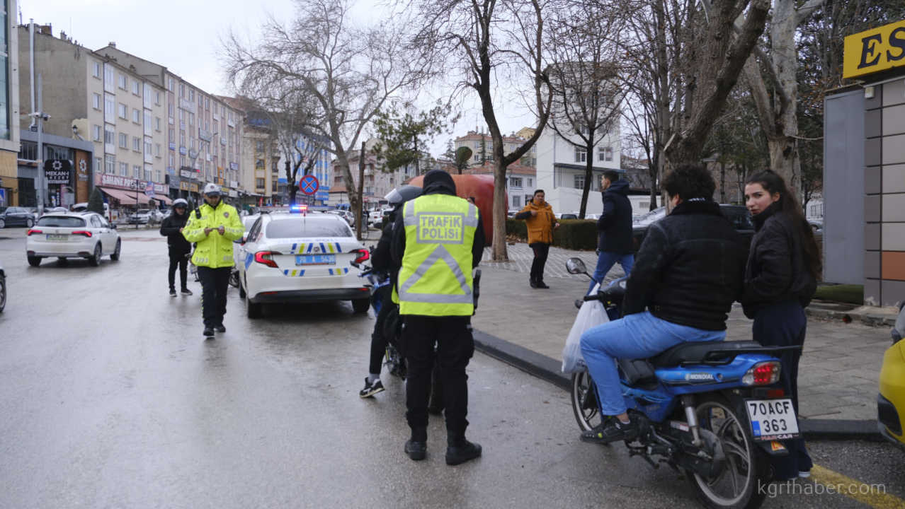 Trafik Polisinden Yurekleri Isitan Uyari3