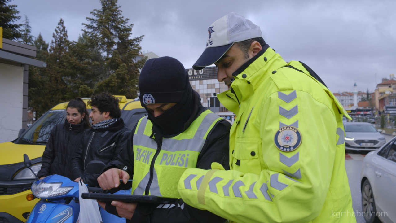 Trafik Polisinden Yurekleri Isitan Uyari4
