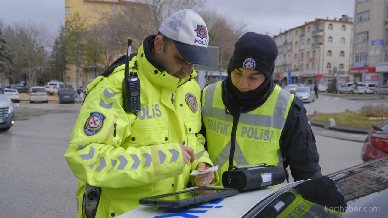 Trafik Polisinden Yurekleri Isitan Uyari5