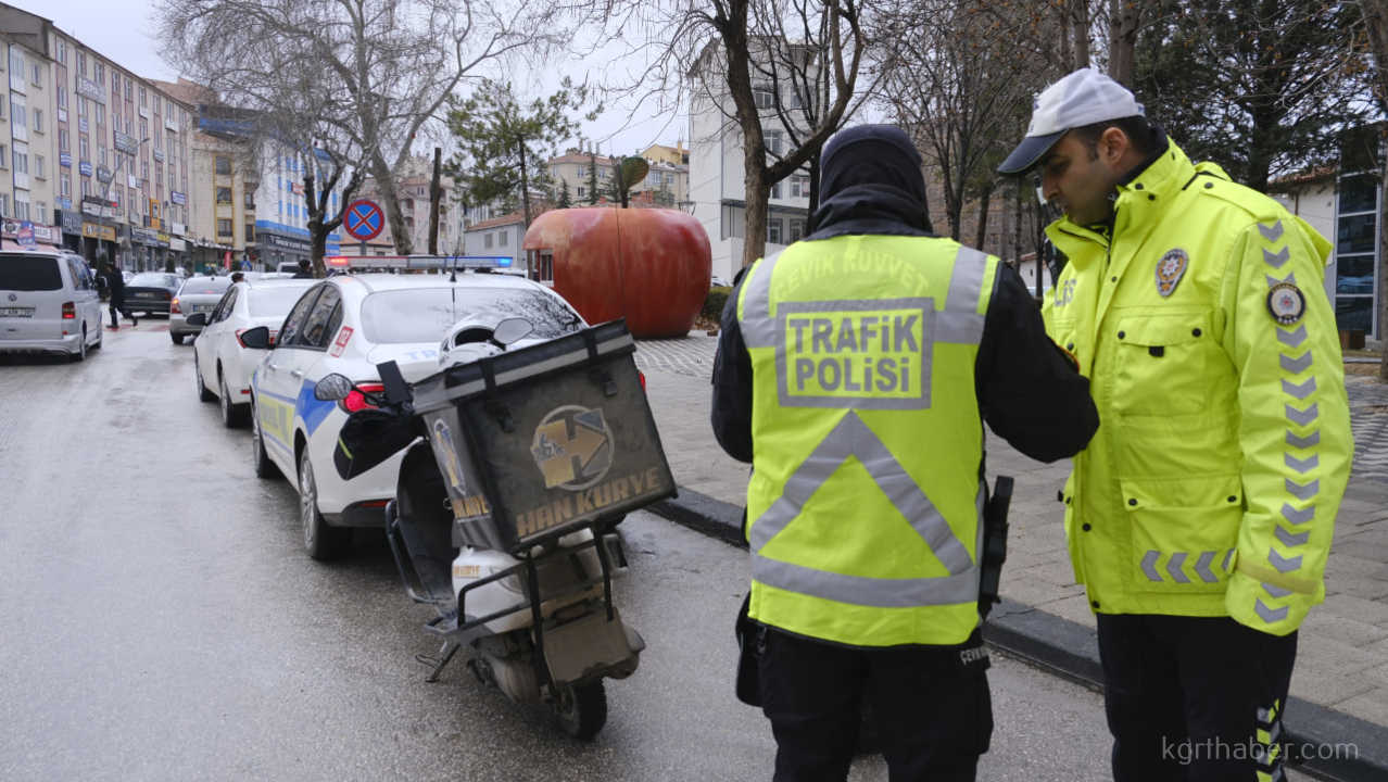 Trafik Polisinden Yurekleri Isitan Uyari6