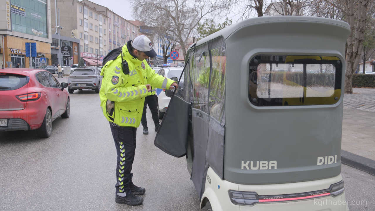 Trafik Polisinden Yurekleri Isitan Uyari9