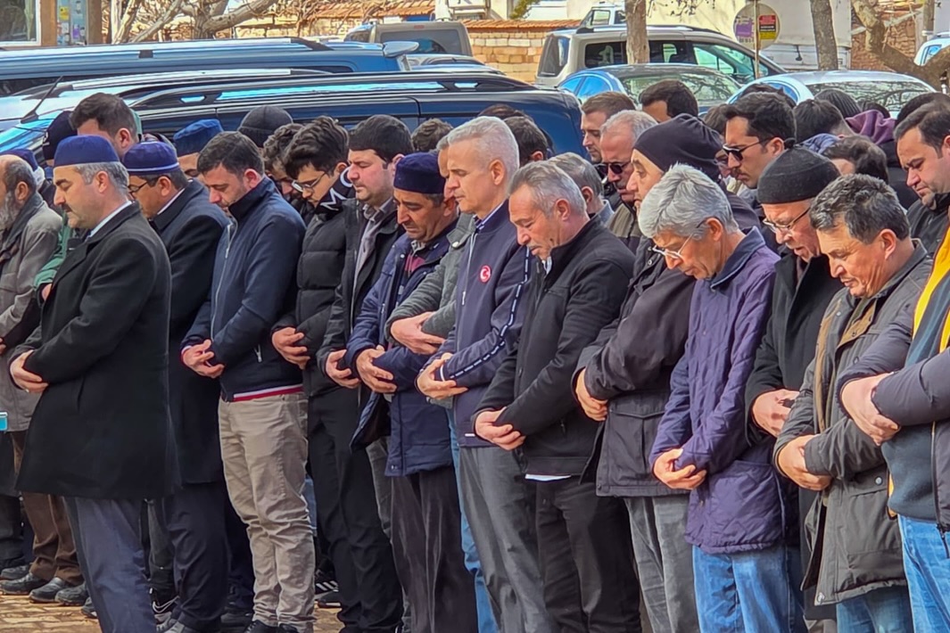 Umre Donusu Vefat Eden Genc Son Yolculuguna Ugurlandi1