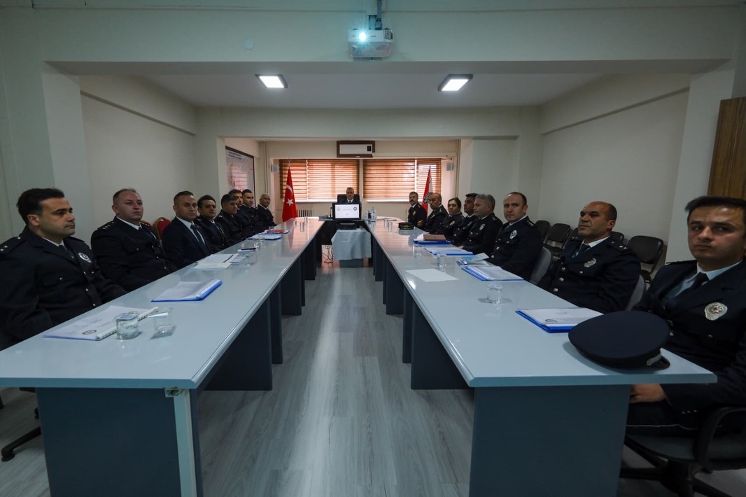 Vali Cicekten Karaman Emniyetine Ziyaret (2)