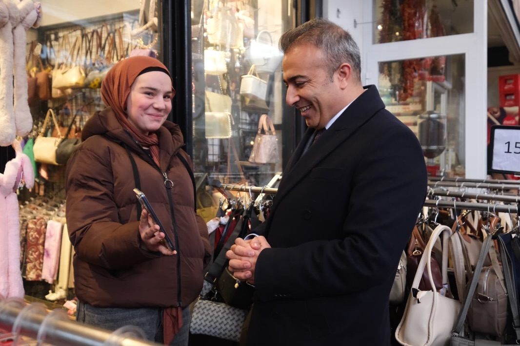 Vali Hayrettin Cicek Esnaf Ve Vatandaslarla Bulustu (11)