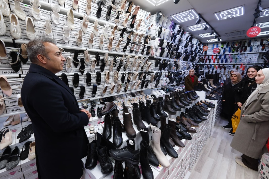 Vali Hayrettin Cicek Esnaf Ve Vatandaslarla Bulustu (3)