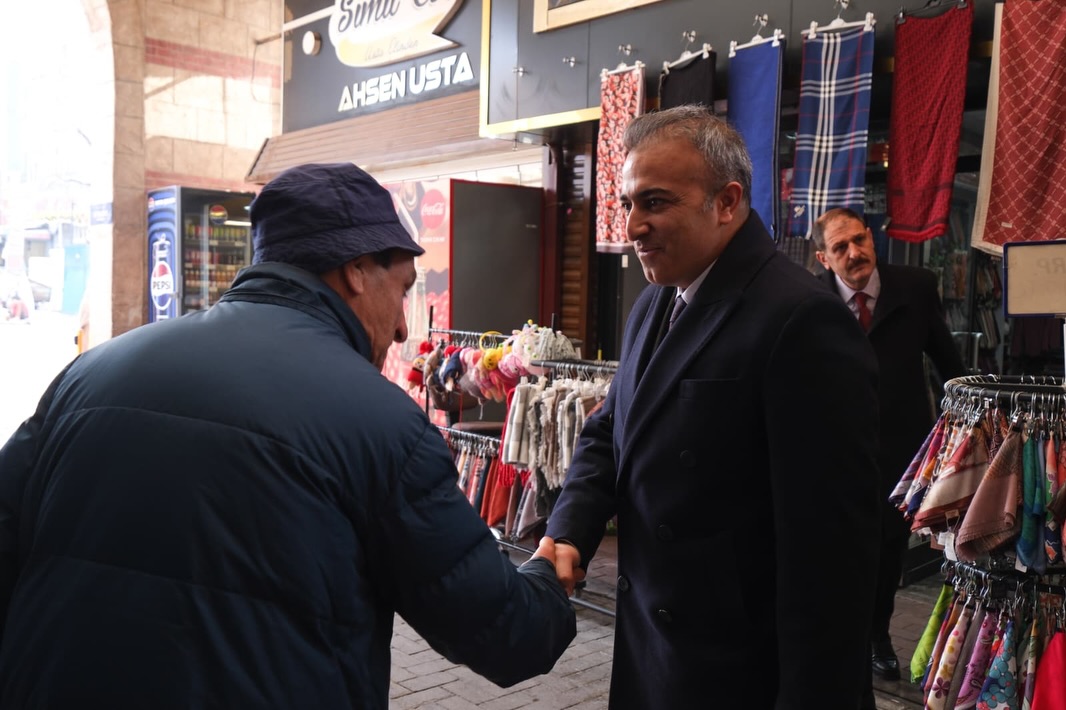 Vali Hayrettin Cicek Esnaf Ve Vatandaslarla Bulustu (8)