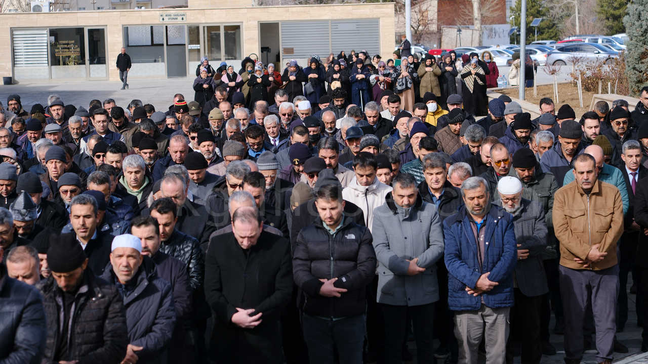 Vekil Saglamin Amcasi Dualarla Topraga Verildi10