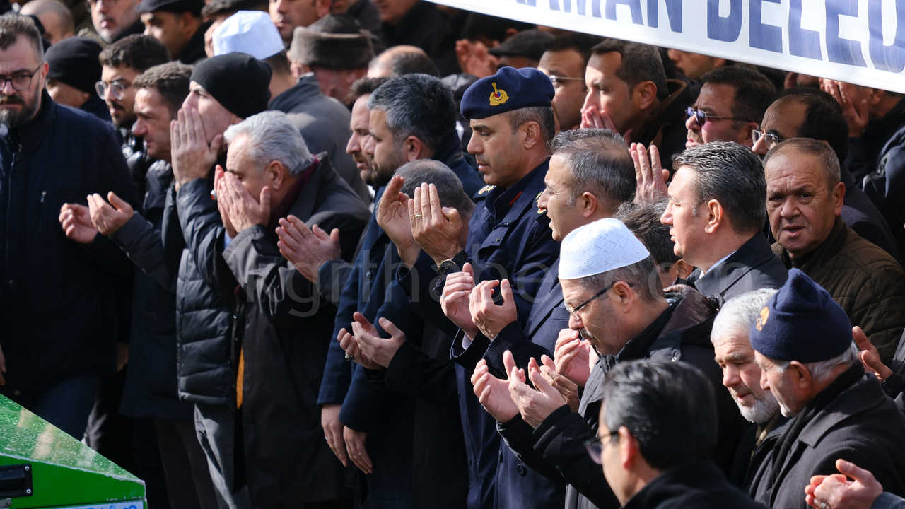 Vekil Saglamin Amcasi Dualarla Topraga Verildi12