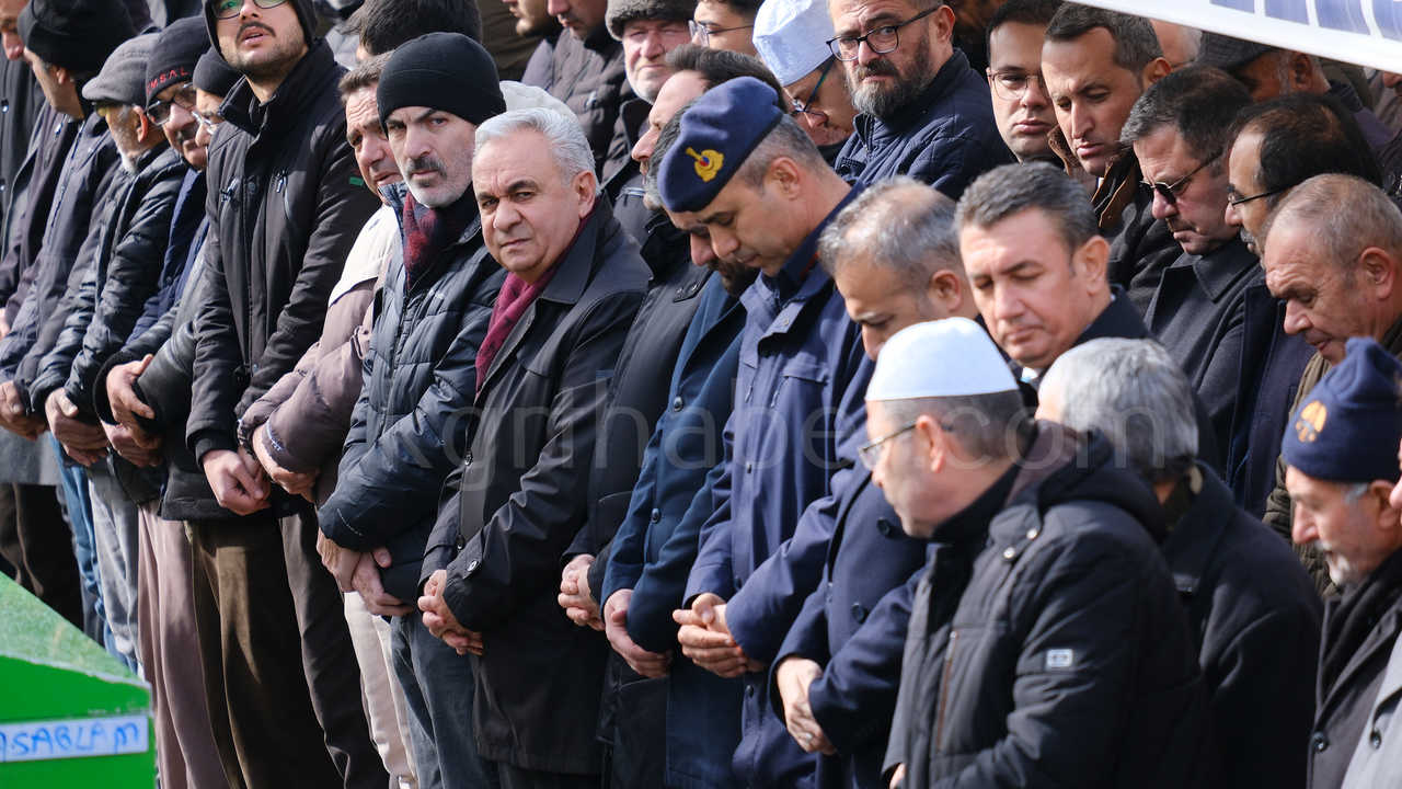 Vekil Saglamin Amcasi Dualarla Topraga Verildi21