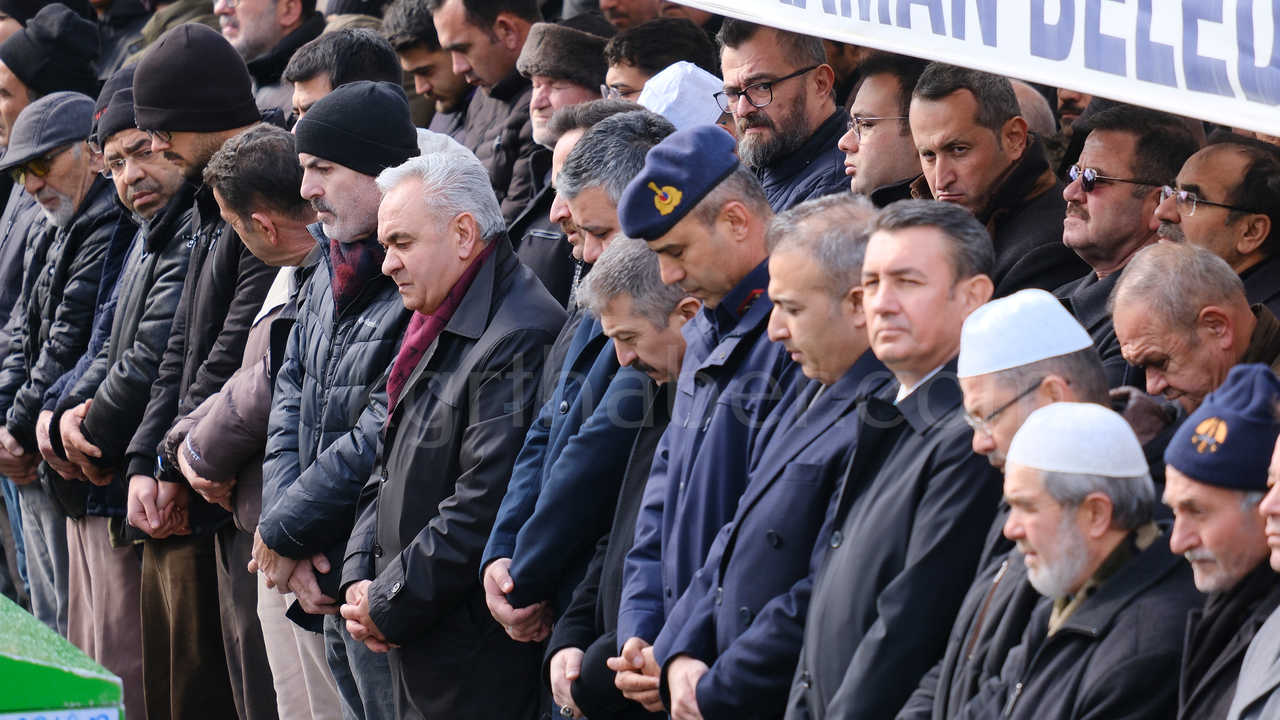 Vekil Saglamin Amcasi Dualarla Topraga Verildi22