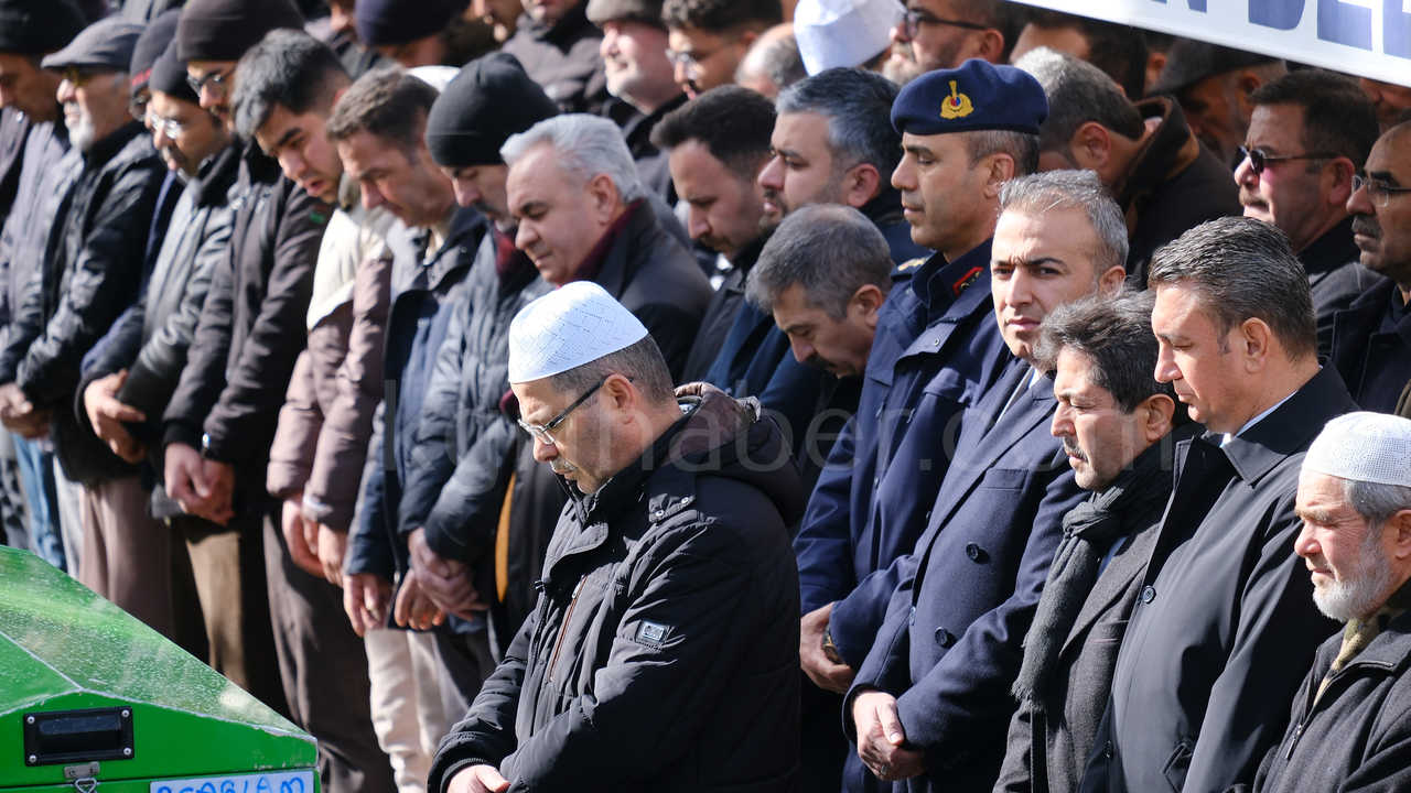 Vekil Saglamin Amcasi Dualarla Topraga Verildi31