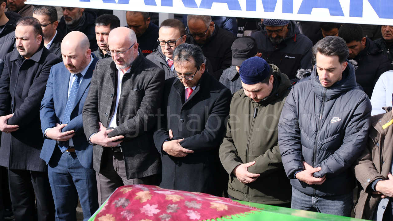 Vekil Saglamin Amcasi Dualarla Topraga Verildi6