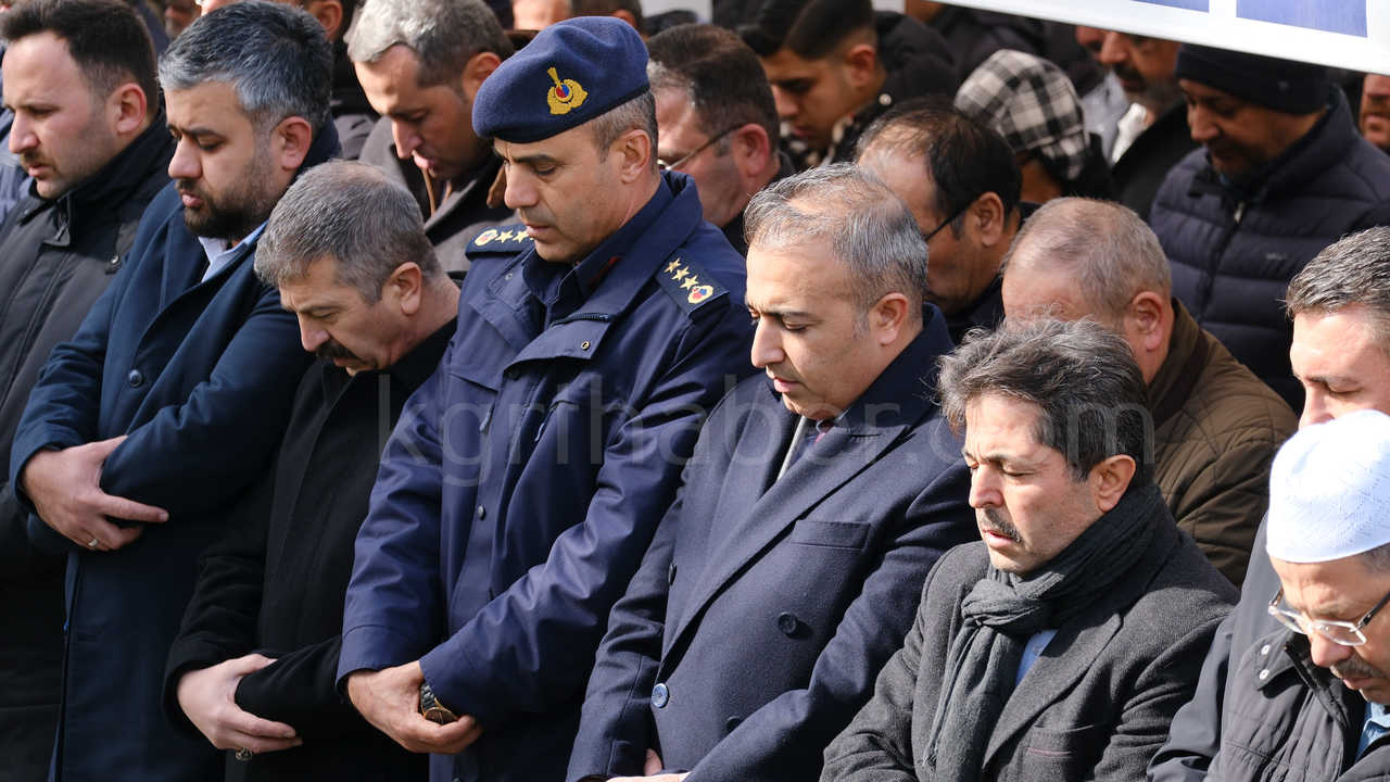 Vekil Saglamin Amcasi Dualarla Topraga Verildi8