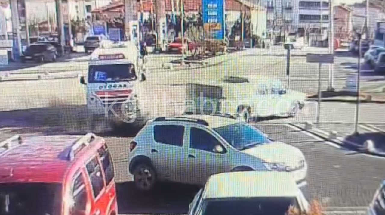 Yasli Surucunun Koyden Cenazeye Giderken Karistigi Kaza Kamerada0