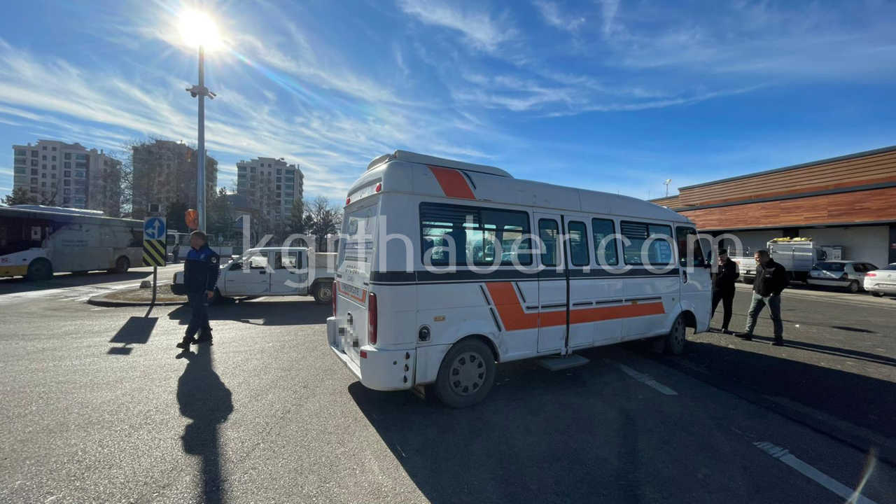 Yasli Surucunun Koyden Cenazeye Giderken Karistigi Kaza Kamerada1