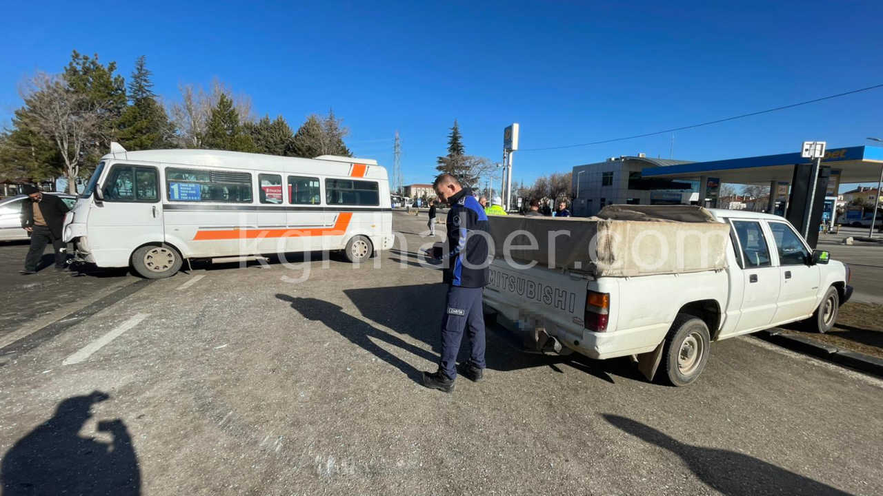 Yasli Surucunun Koyden Cenazeye Giderken Karistigi Kaza Kamerada3