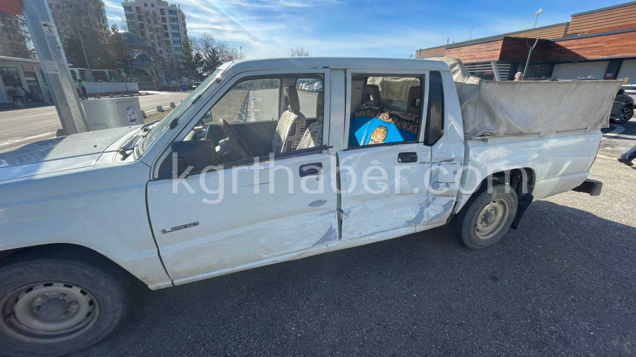 Yasli Surucunun Koyden Cenazeye Giderken Karistigi Kaza Kamerada6