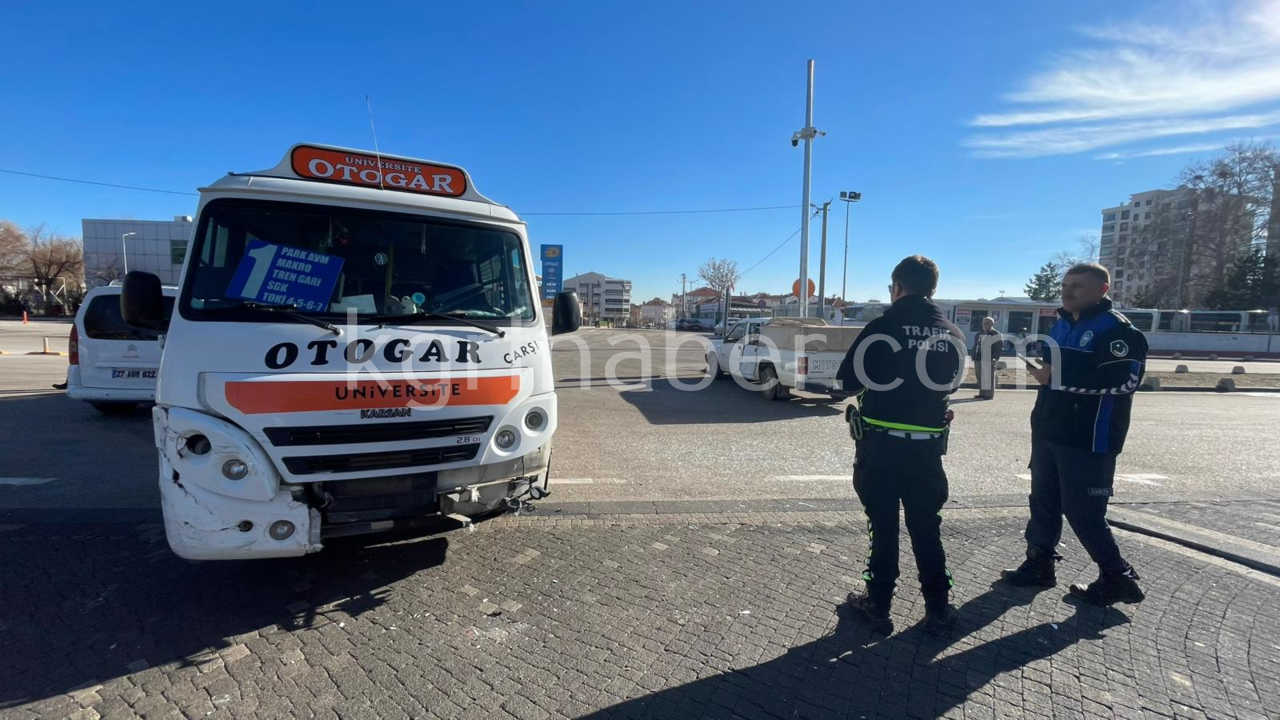 Yasli Surucunun Koyden Cenazeye Giderken Karistigi Kaza Kamerada7