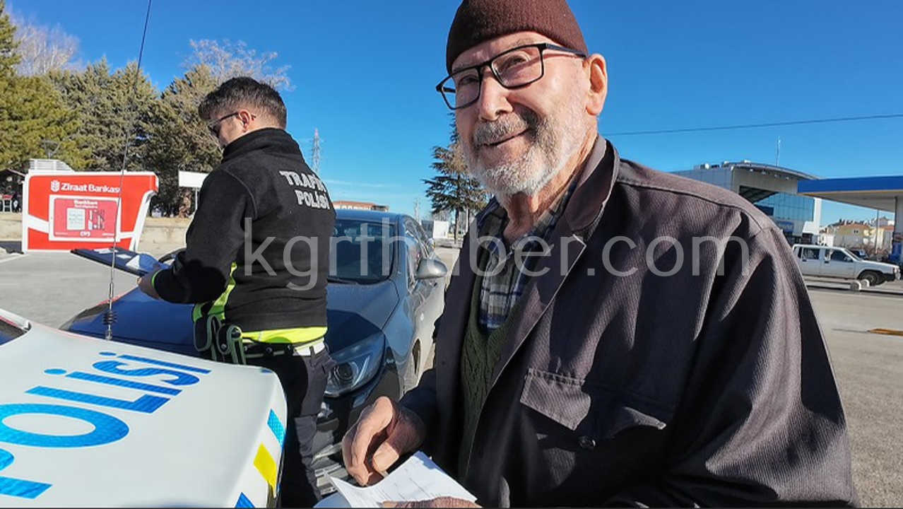 Yasli Surucunun Koyden Cenazeye Giderken Karistigi Kaza Kamerada8