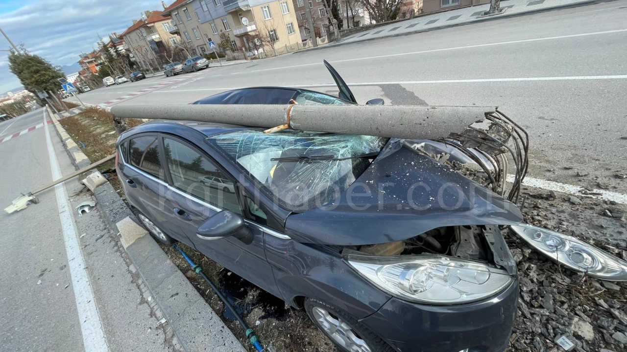 112 Personeli Feci Kazada Olumden Dondu7