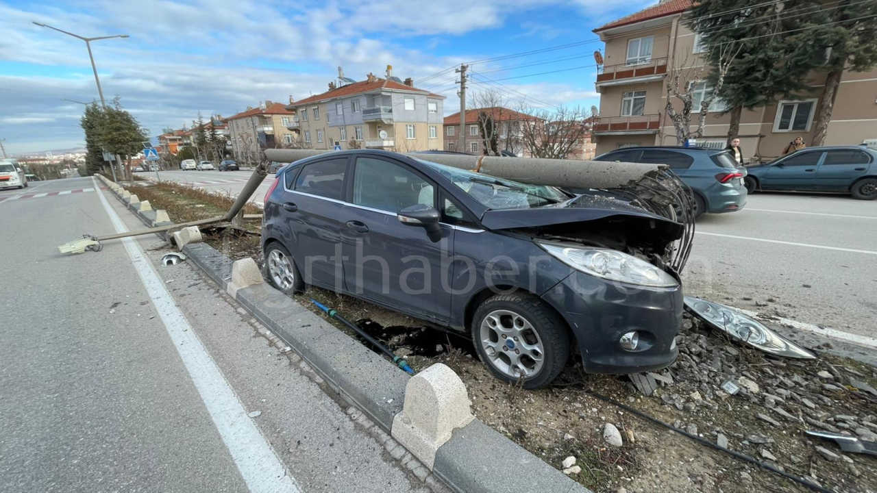 112 Personeli Feci Kazada Olumden Dondu9