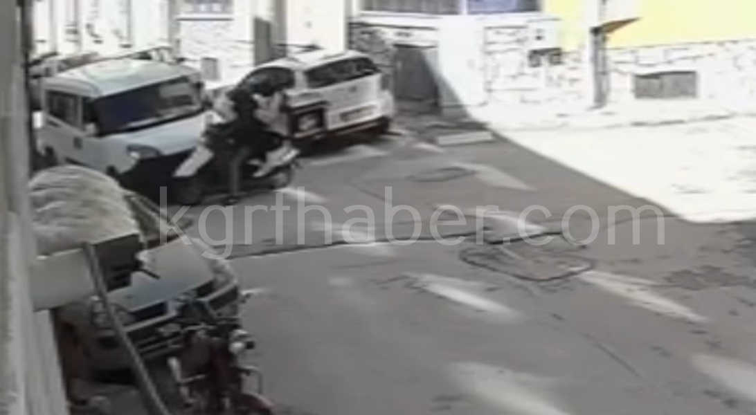 2 Kisinin Yaralandigi Kaza Ani Kamerada4