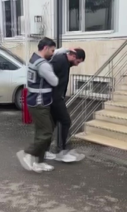 bosanma-asamasindaki-esinin-evini-parcalayan-koca-tutuklandi1