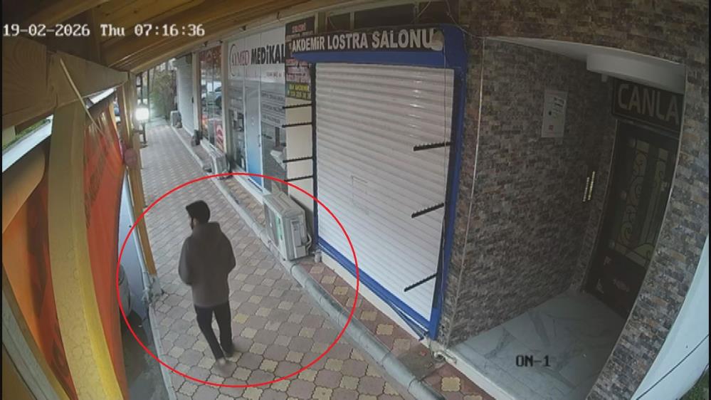 27 Yasindaki Genc Sirra Kadem Basti4