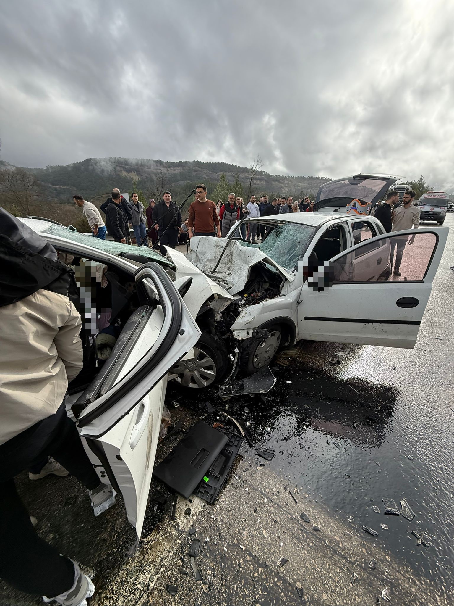 Antalya Isparta Yolunda Feci Kaza 6 Olu 6 Yarali (2)