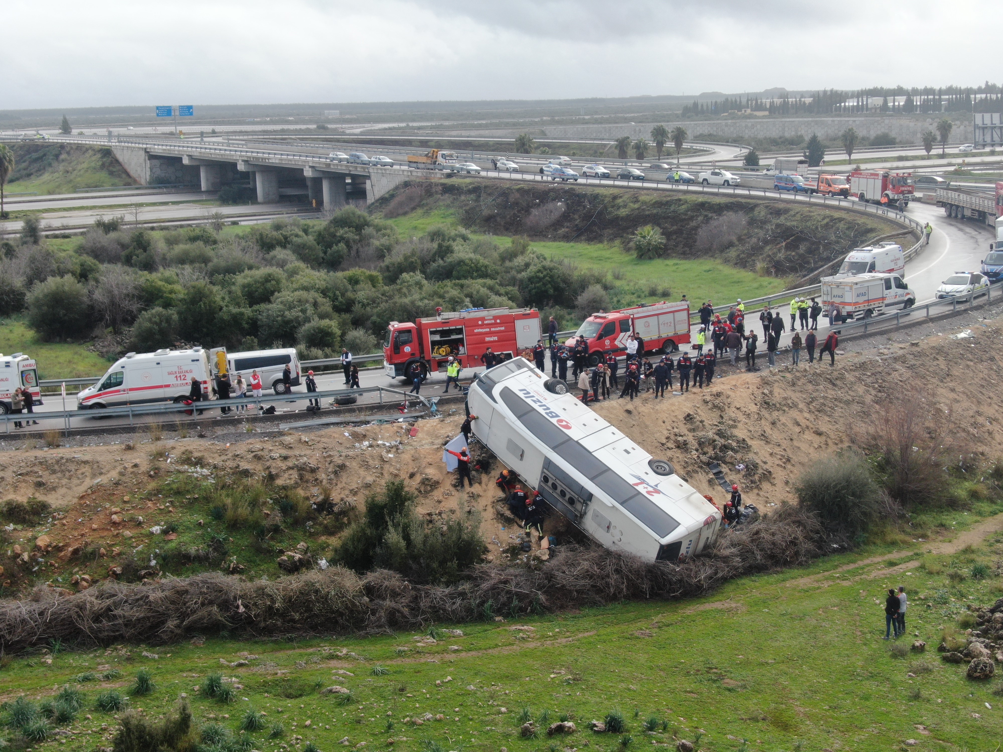 Antalyada Otobus Kazasinda Aci Bilanco 8 Olu 26 Yarali (4)