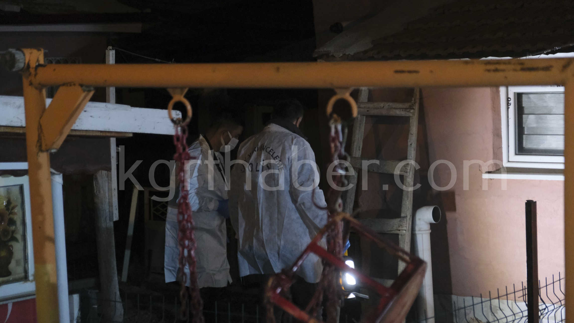 Bahcedeki Merdivenden Dusen Adam Hastanelik Oldu1