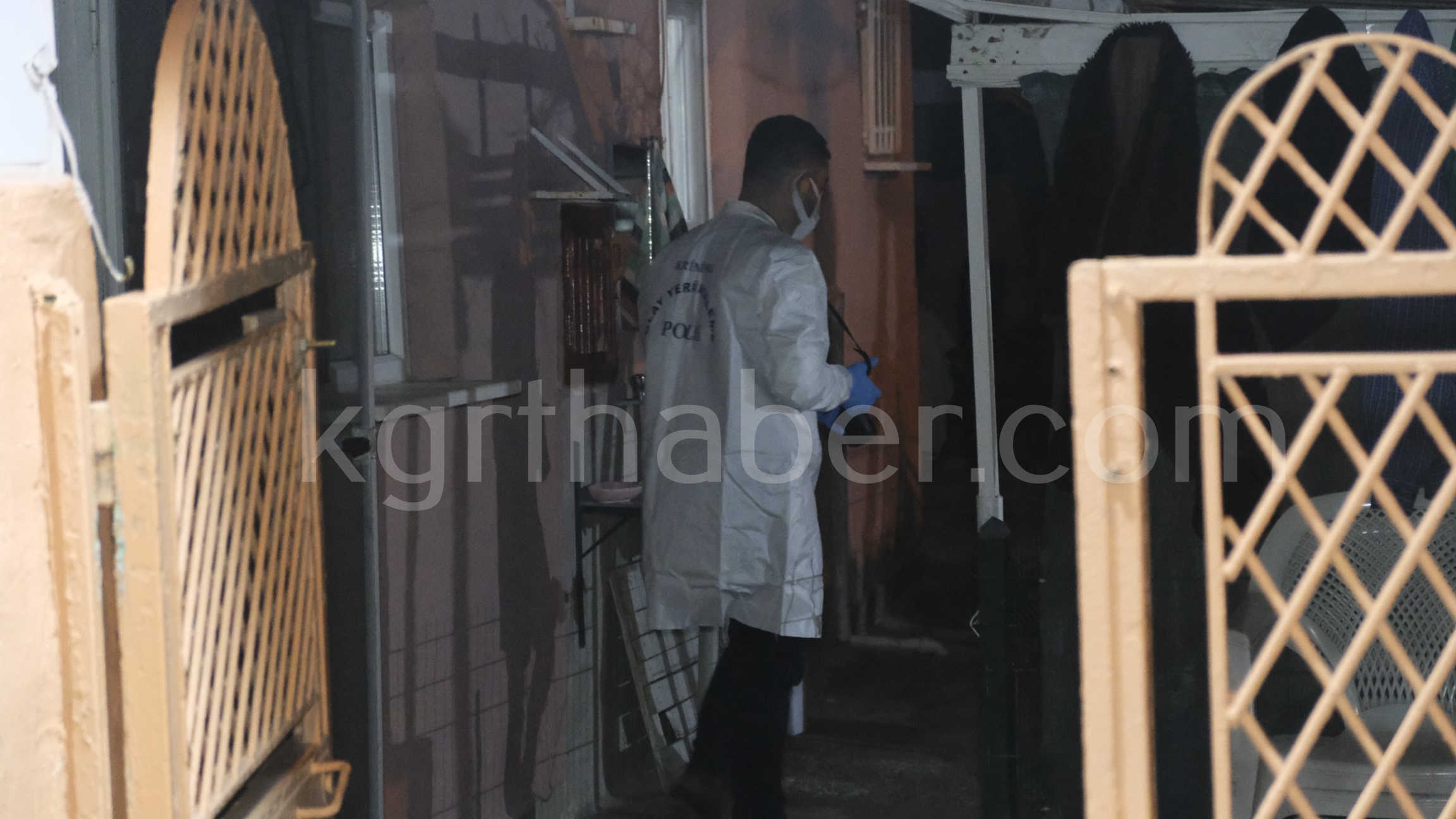 Bahcedeki Merdivenden Dusen Adam Hastanelik Oldu2