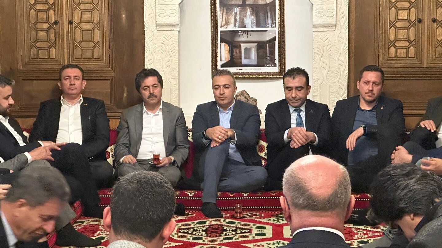 Bu Masa Ezber Bozar Siyaset Sustu Karaman Konustu1