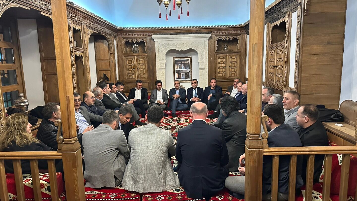 Bu Masa Ezber Bozar Siyaset Sustu Karaman Konustu2