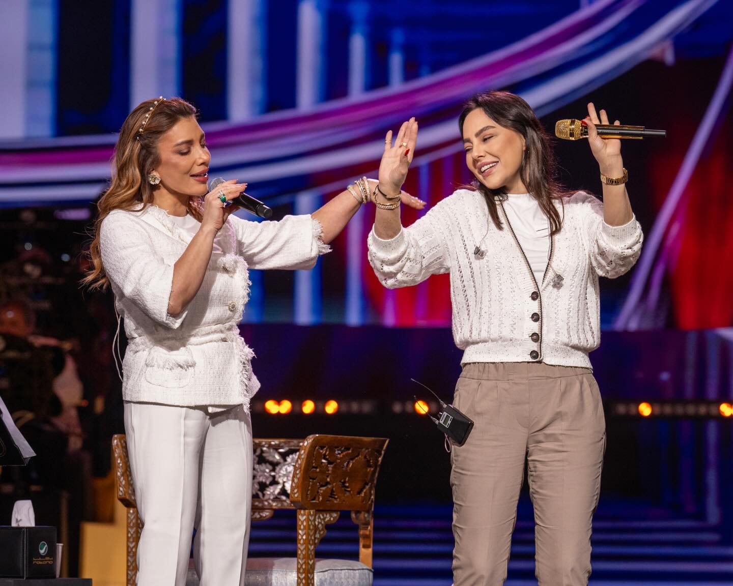 Ebru Gundes Ve Assala Dueti Gundem Oldu (2)