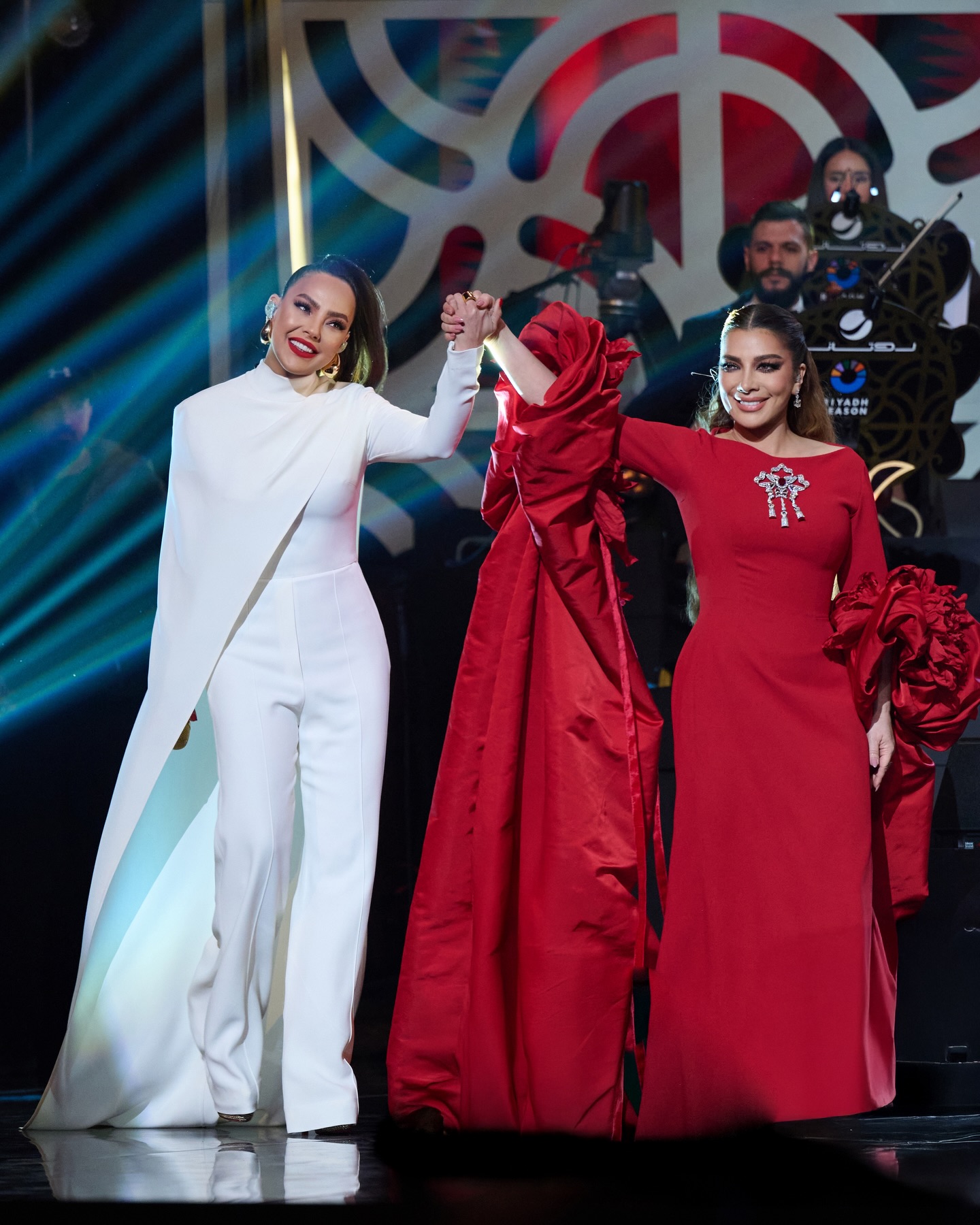 Ebru Gundes Ve Assala Dueti Gundem Oldu (3)