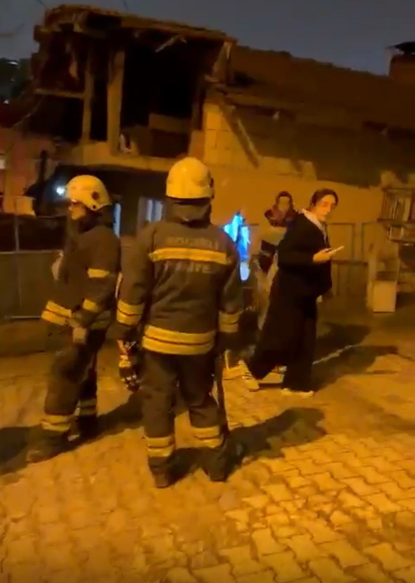 Evinde Otururken Kamyonet Carpti Duvarin Altinda Kaldi (3)