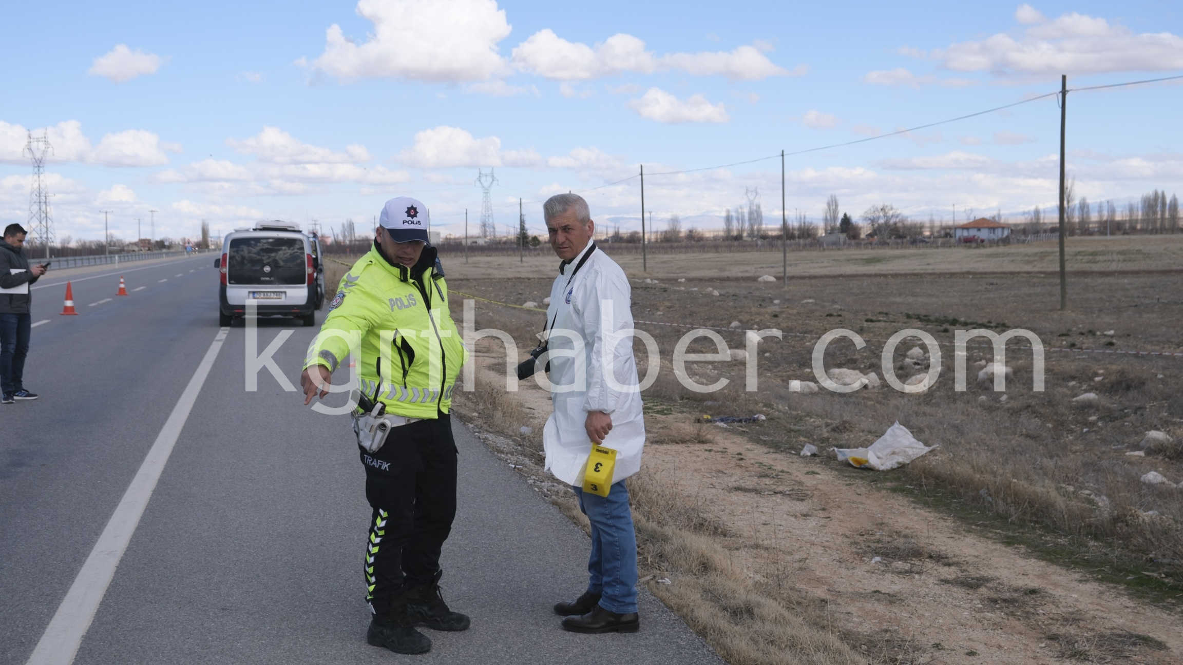Gelincik Otu Toplarken Yola Cikan Yasli Kadina Otomobil Carpti 1 Olu (12)