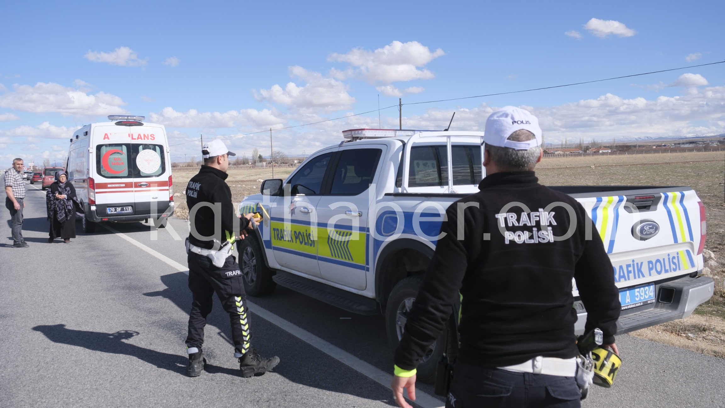 Gelincik Otu Toplarken Yola Cikan Yasli Kadina Otomobil Carpti 1 Olu (15)
