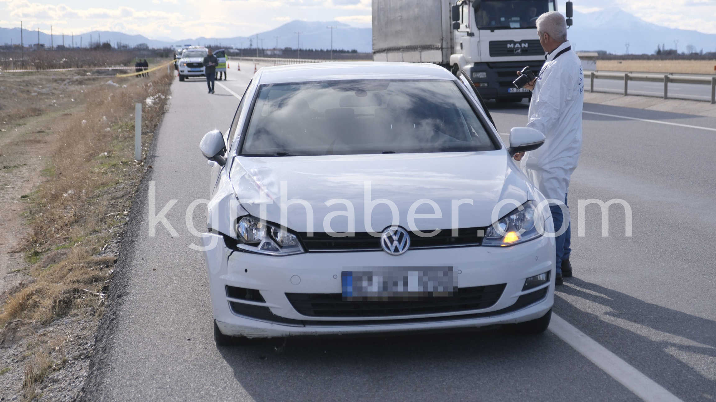 Gelincik Otu Toplarken Yola Cikan Yasli Kadina Otomobil Carpti 1 Olu (2)