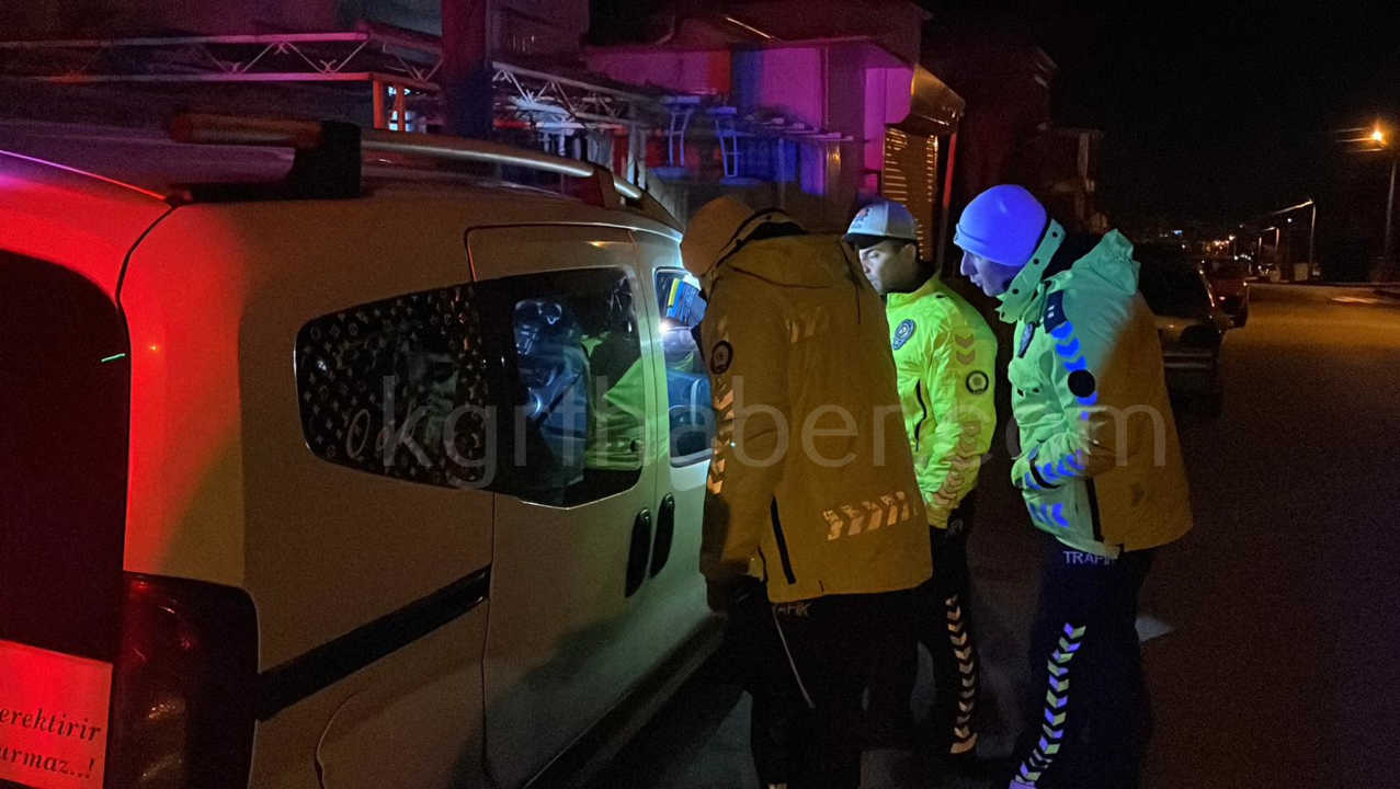 Hafif Ticari Arac Once Otomobile Sonra Direge Carpti 1 Yarali3