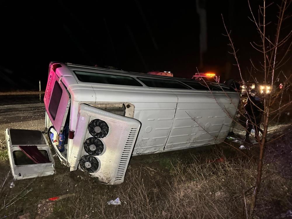 Isci Servisi Devrildi 17 Yarali1