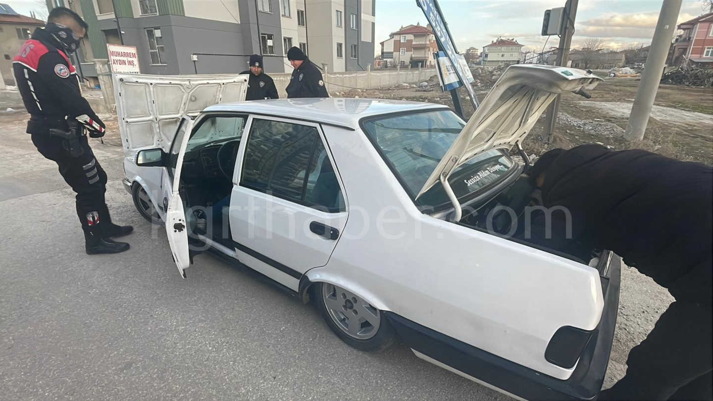 Karamanda Abarti Egzozlu Basik Tofas Cekiciye Zor Yuklendi13