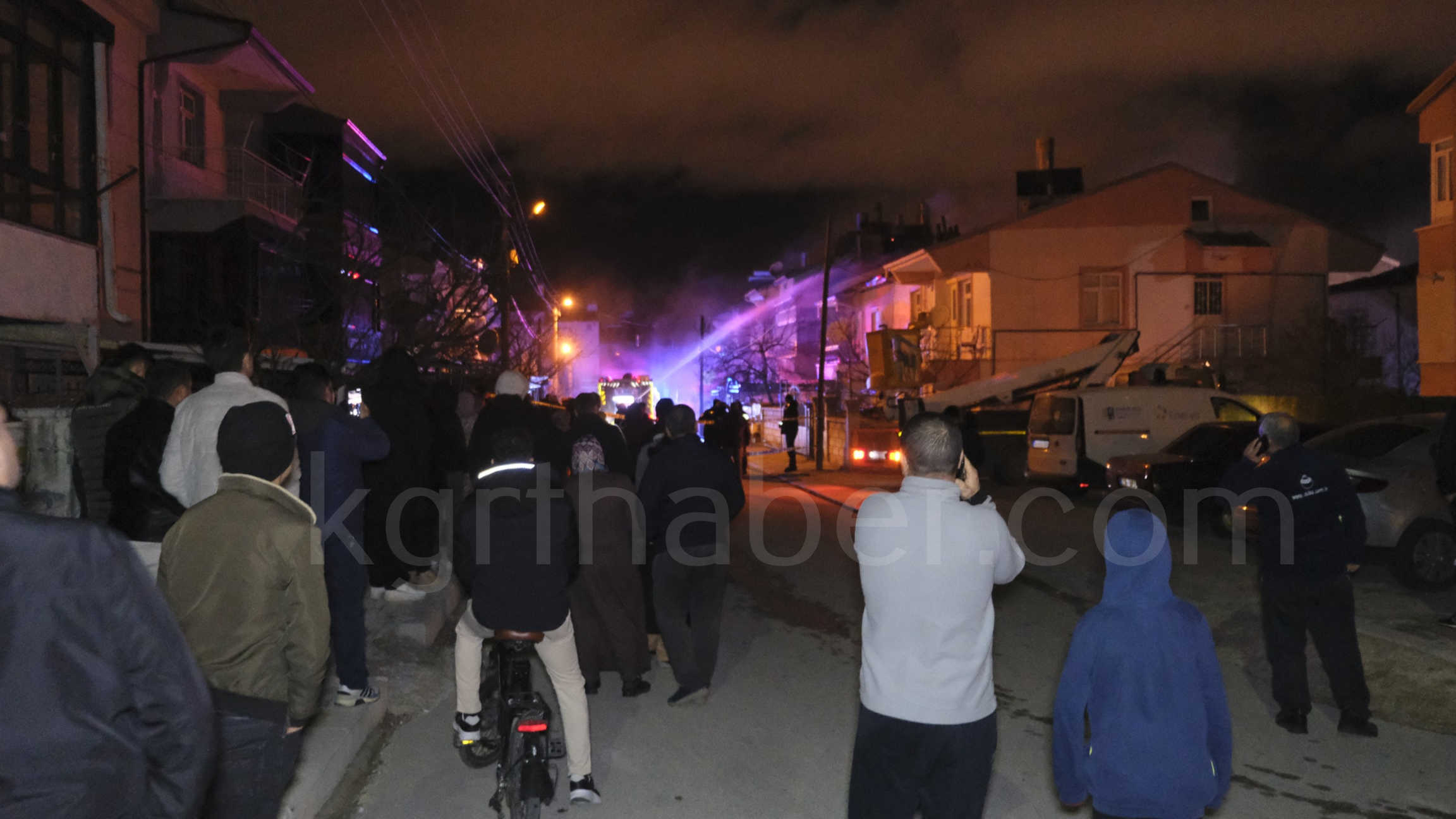 Karamanda Aksam Saatlerinde Korkutan Yangin11