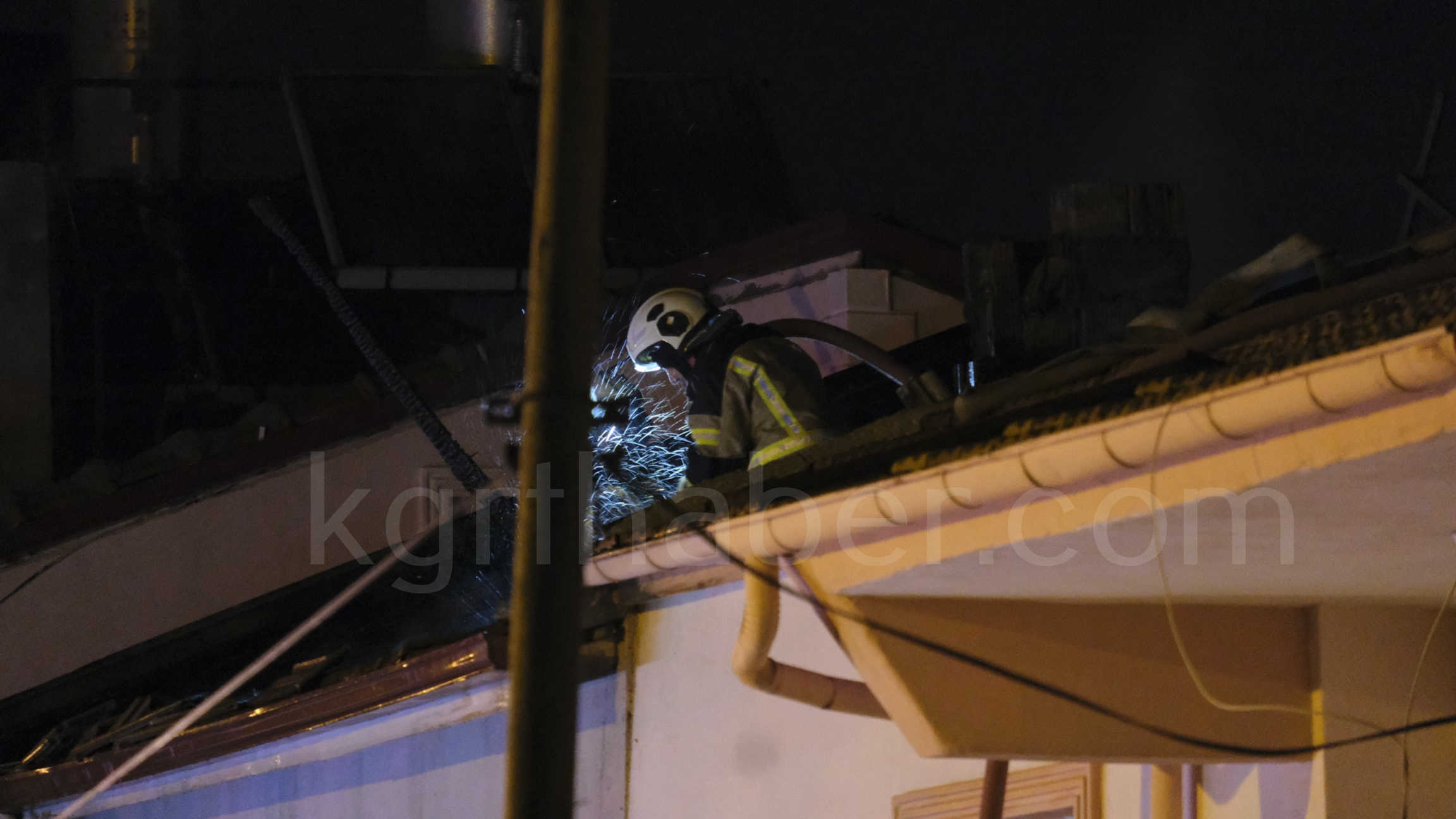 Karamanda Aksam Saatlerinde Korkutan Yangin3